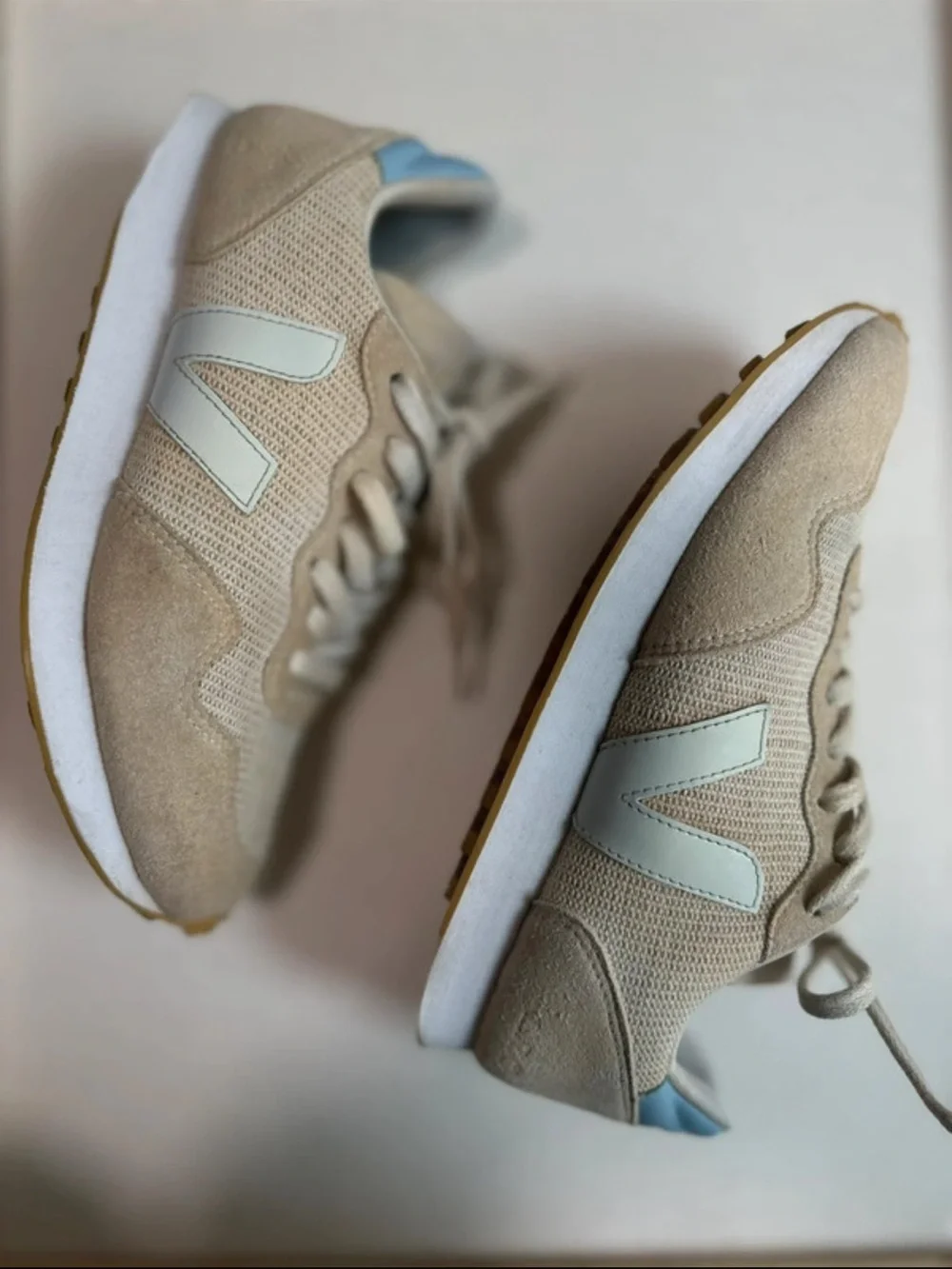 Veja light beige